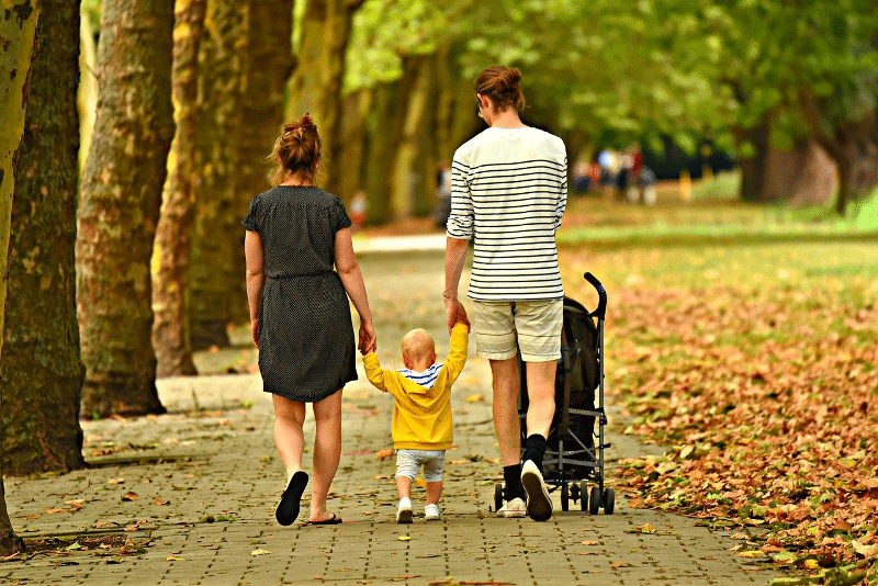 Promovierende Vter zufriedener als Mtter mit der Vereinbarkeit von Familie und Promotion